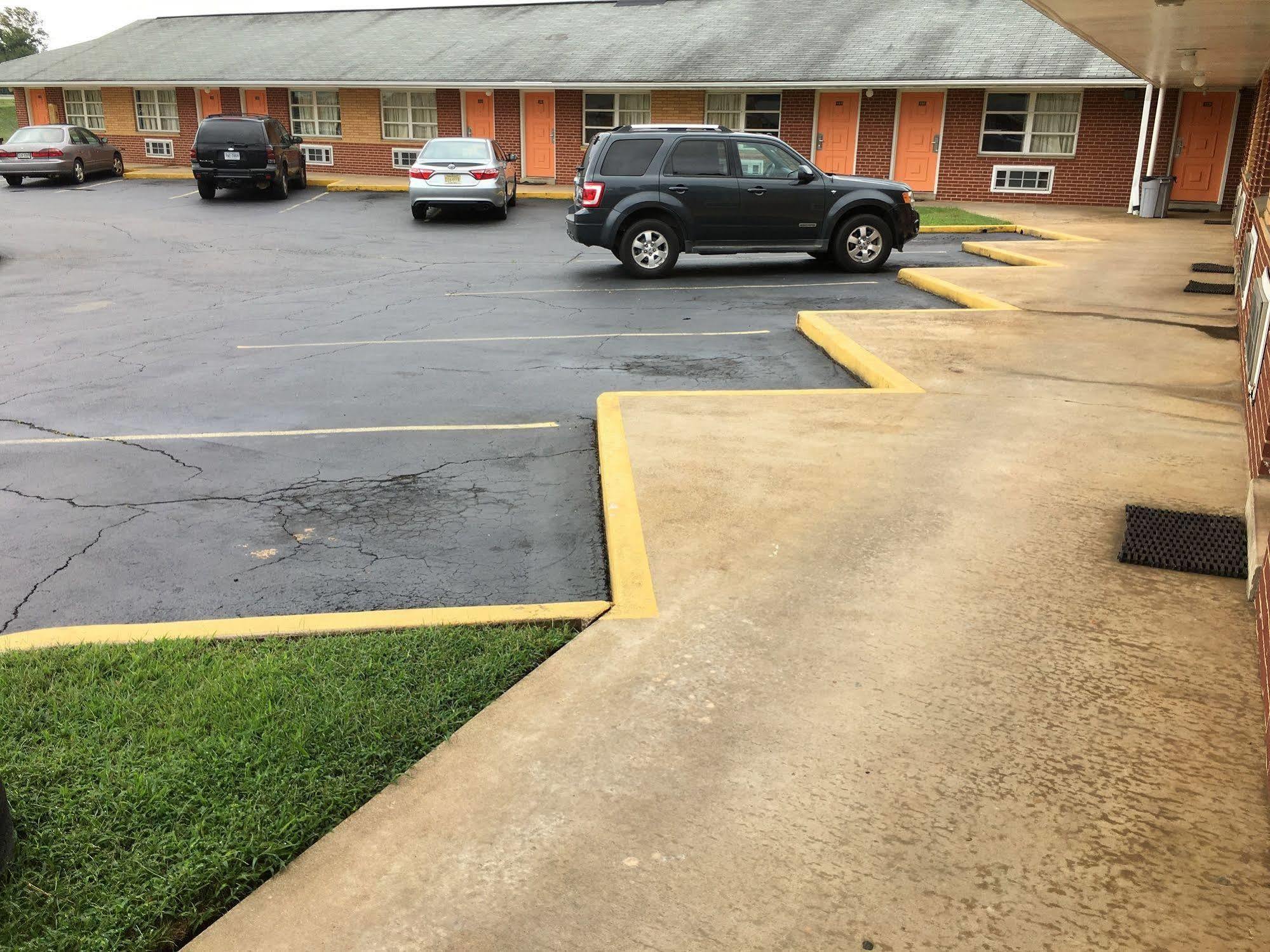 Travel Inn By Oyo Danville Us-29 المظهر الخارجي الصورة